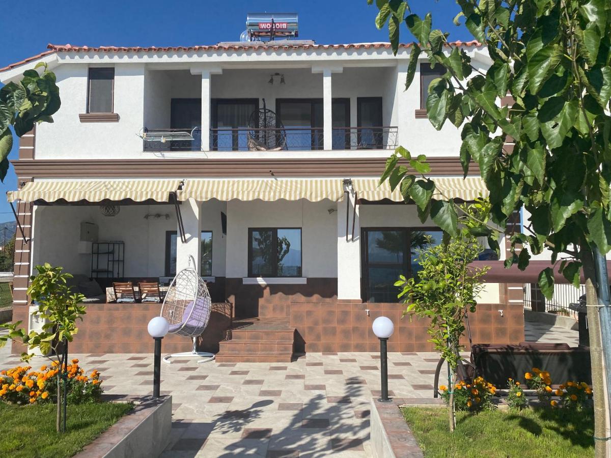 Guest House Costa 1 Kariani Exterior photo